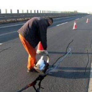 道路为什么会出现裂缝?